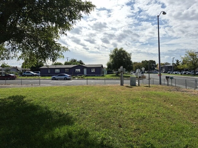 Photo - Charming 3-bedroom, 1-bathroom home located in the vibrant community of Pasco, WA.