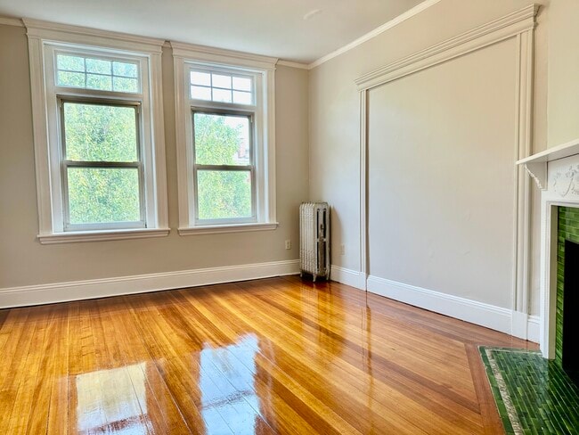 Building Photo - 10 Strathmore Rd Unit 3