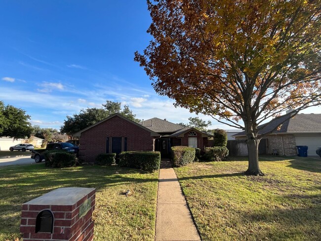 Corner Lot 3/2 Home in Burleson ISD - Corner Lot 3/2 Home in Burleson ISD