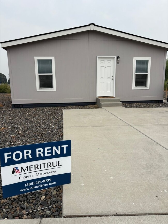 Building Photo - Charming 3 Bed/2 Bath Mobile Home!