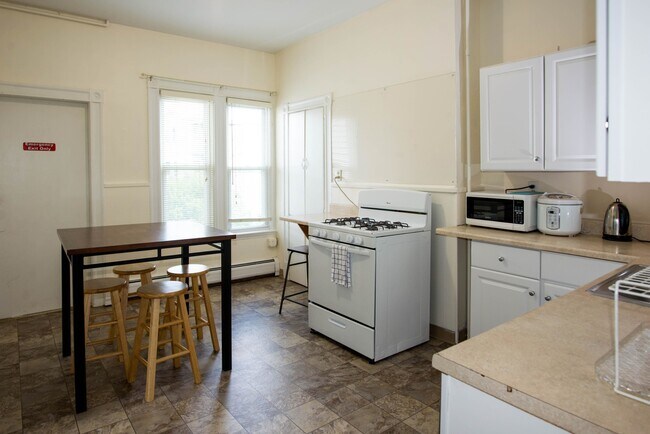 Building Photo - 42 Everett St Unit #2