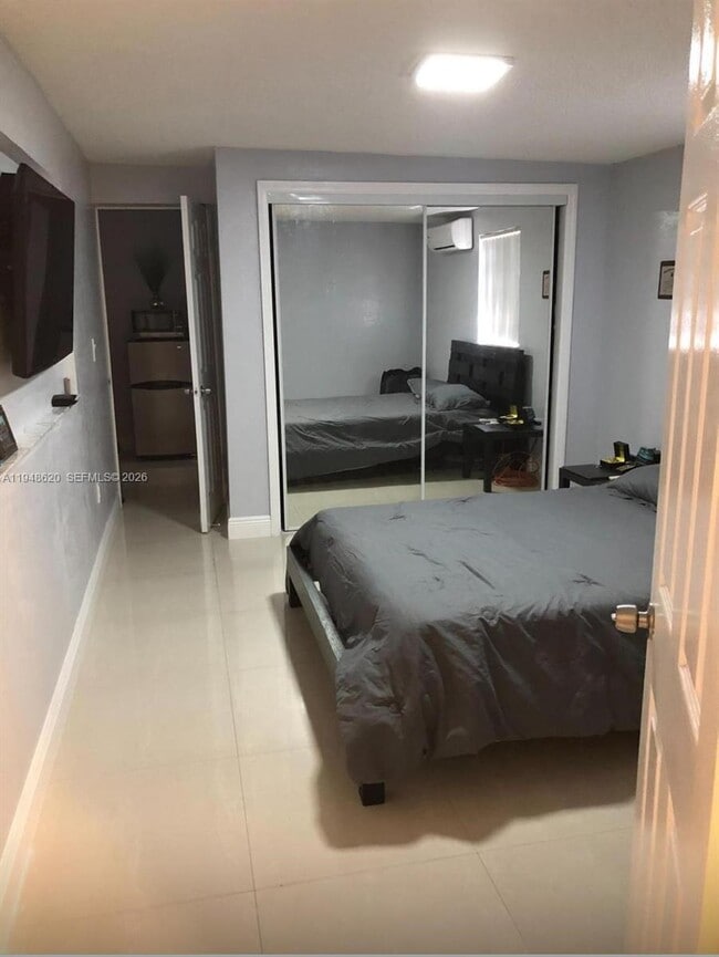 Photo - 411 W 31st Pl Unit 2