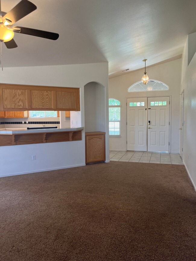 Photo - 950 Geneva Dr