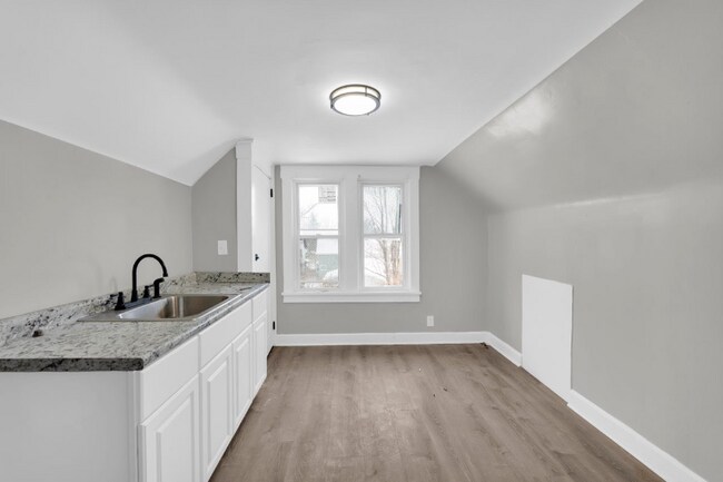 Photo - 1724 Burgess Rd Unit 3