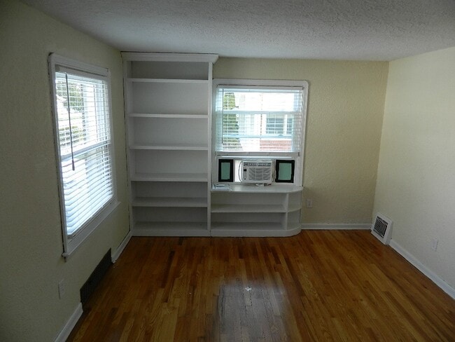 Photo - 1046 Grace St