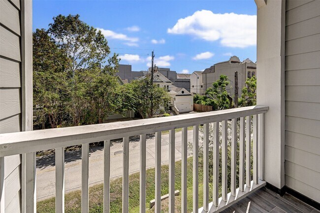 Photo - 1302 W 24th St