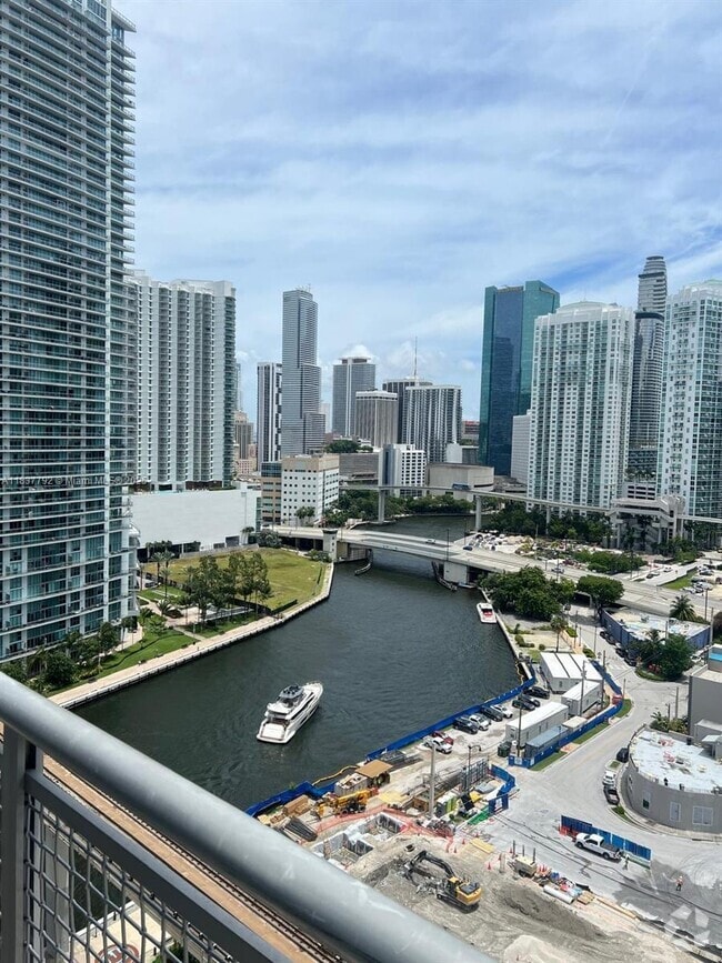 Building Photo - 690 SW 1st Ct Unit 2122 Rental