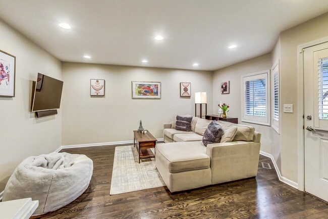 Photo - 1351 W Altgeld St