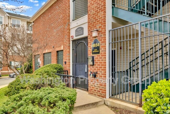 Building Photo - 4854 Eisenhower Ave Unit 447