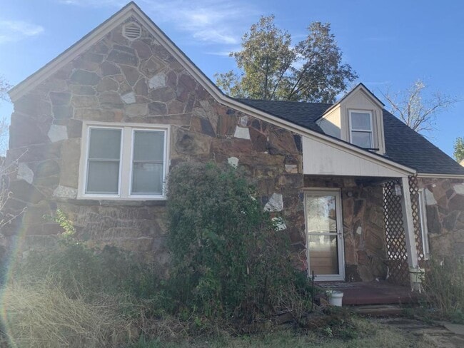 Building Photo - 1909 E Randolph Ave