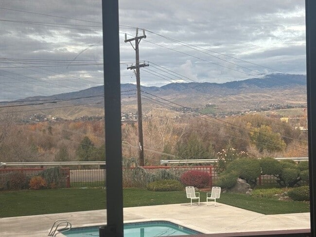 Building Photo - Beautiful Condo on the Boise Bench