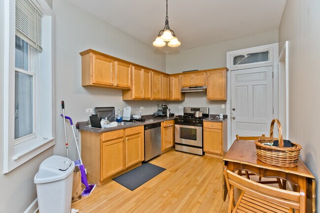 Photo - 3350 N Sheffield Ave Unidad # 01