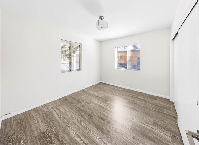 Photo - 10225 Fernglen Ave