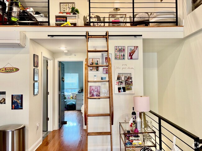 Building Photo - 6605 Ridge Ave Unit C Rental