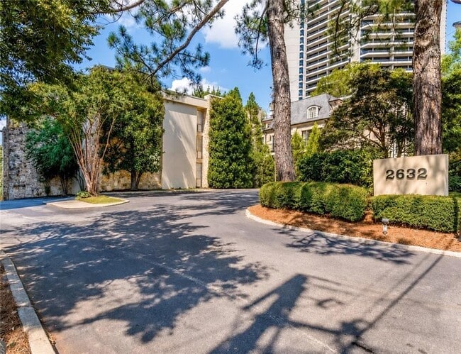 Building Photo - 2632 Peachtree Rd NW Unit 304B