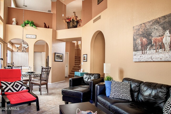 Photo - 1136 E Hiddenview Dr