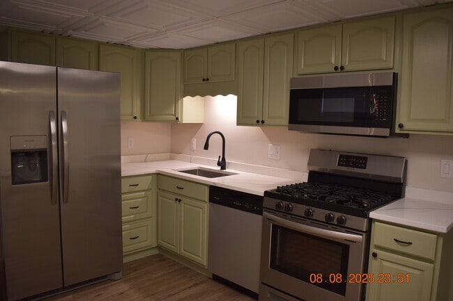Building Photo - 13 Carman St Unit 13 Rental