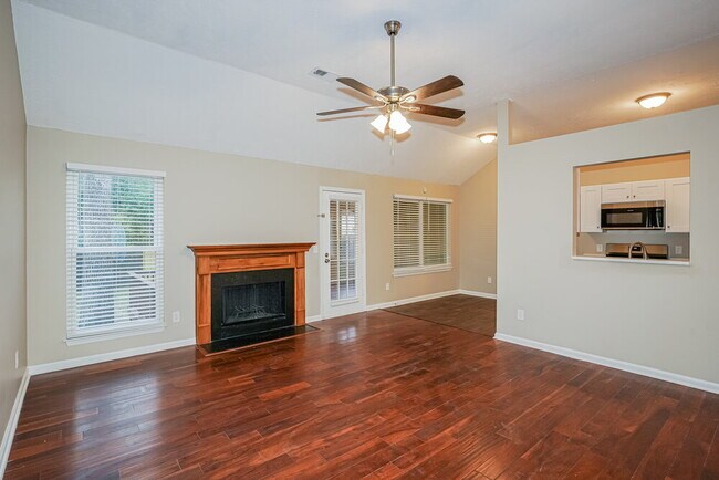 Photo - 411 Randall Ln