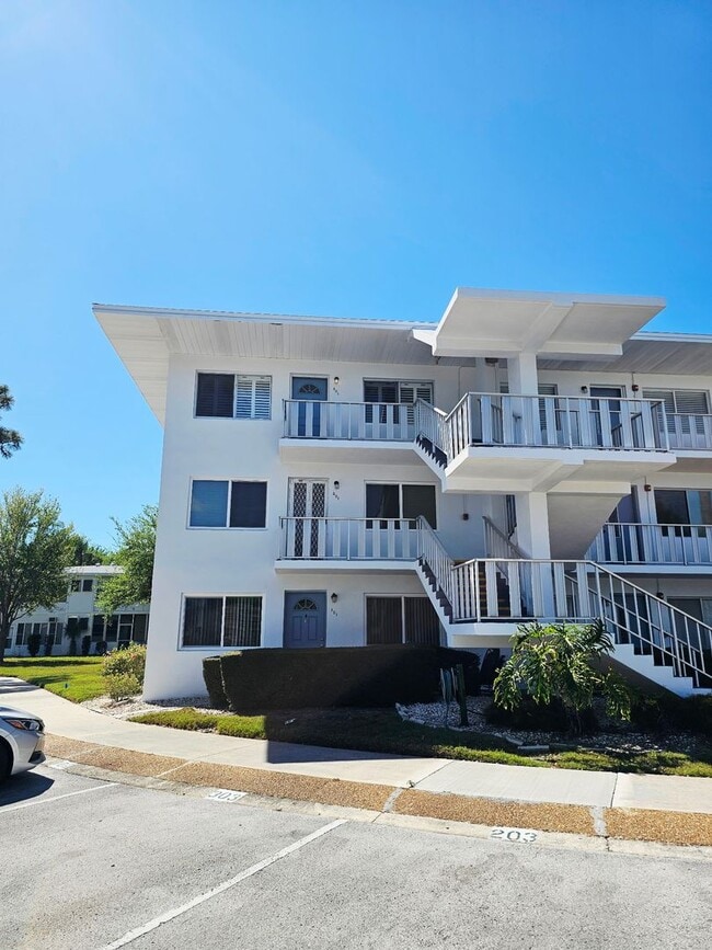 Photo - 2-bedroom 2-bathroom Top Corner Unit Condo Unidad 301