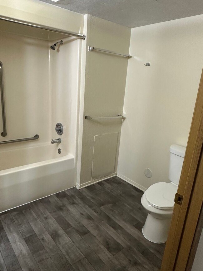 Photo - Three Bedroom Apartment Great Location! Unit LJ-104