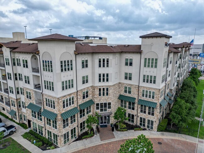 District at Memorial apartments — community photo