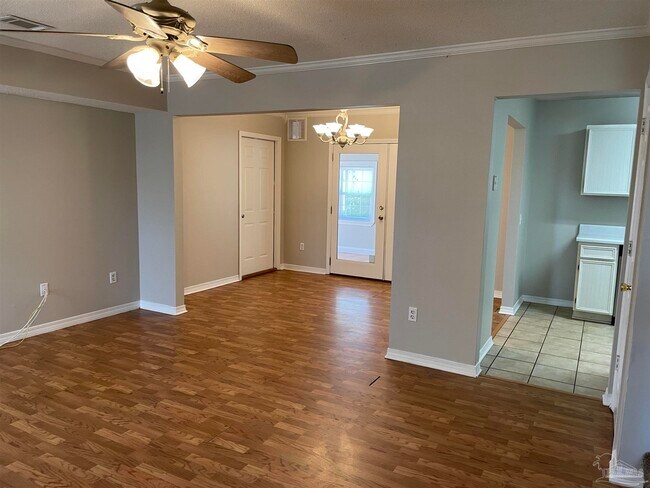 Photo - 327 Robin Hood Ln