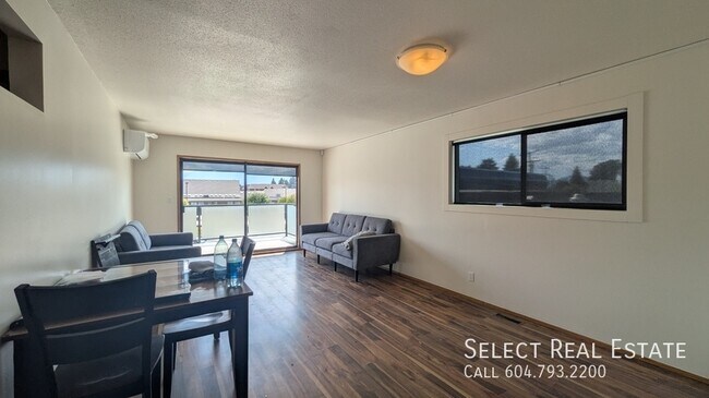 Photo - 46909 Yale Rd Unit B