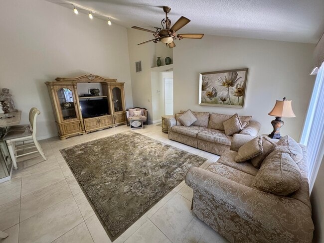 Photo - 4357 Woodstock Dr Unit B