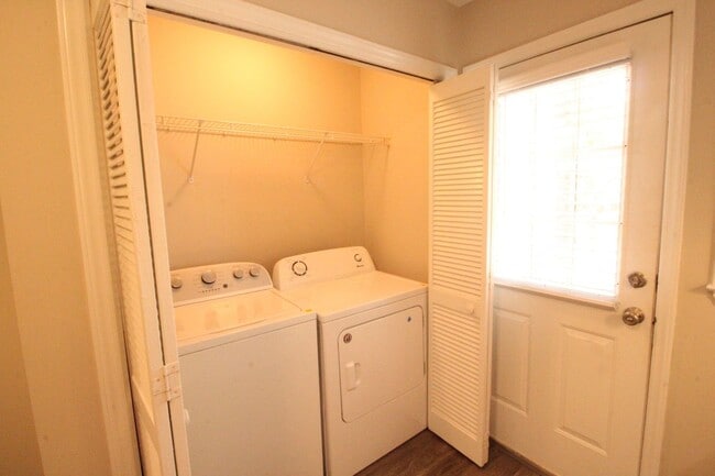 Photo - Adorable 2 Bedroom, 1 Bath in West Raleigh near Cary Crossroads - Pet Friendly!