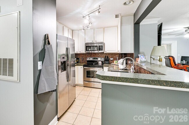 Photo - 1162 W 1st St