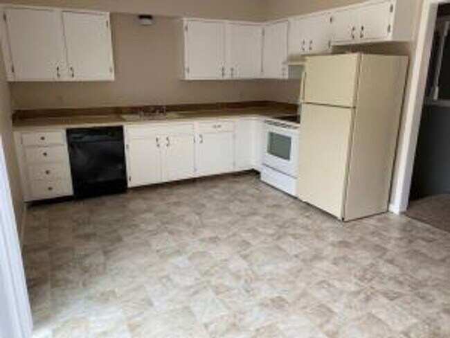 Photo - 3 Bedroom / 2 Bath Duplex