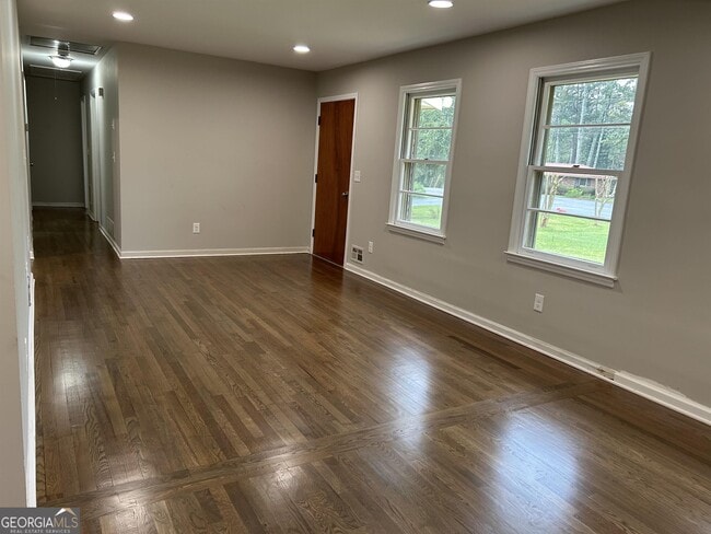 720 Jewel Pl SW