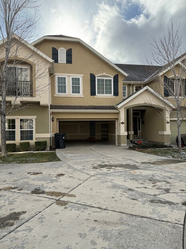 Townhouse with Spacious layout and convien... - Townhouse with Spacious layout and convien...