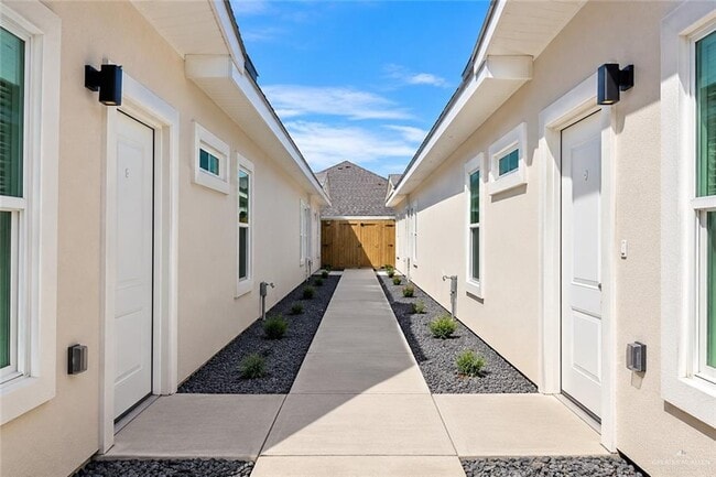 1025 N Woodson Ave Unit 4