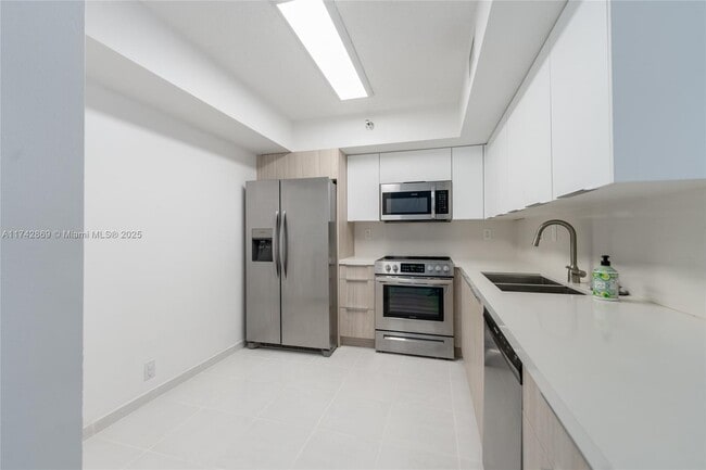 Building Photo - 19101 NE 36th Pl Unit 304 Rental