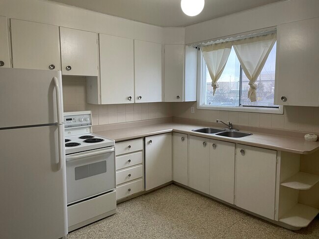 Photo - Charming 2-Bedroom Apartment for Rent in Oshawa - ONE MONTH'S FREE RENT! Unit Apt. 2
