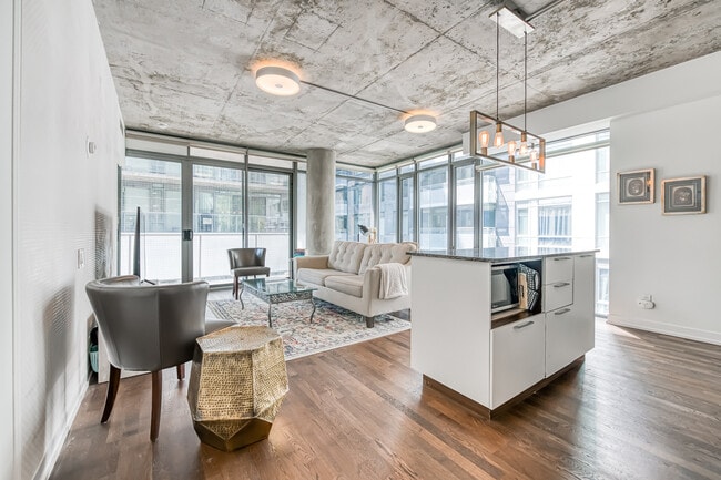 Photo - 650 King St W Unité 405