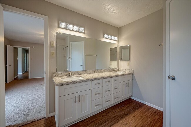 Photo - 1126 W Belgravia Dr