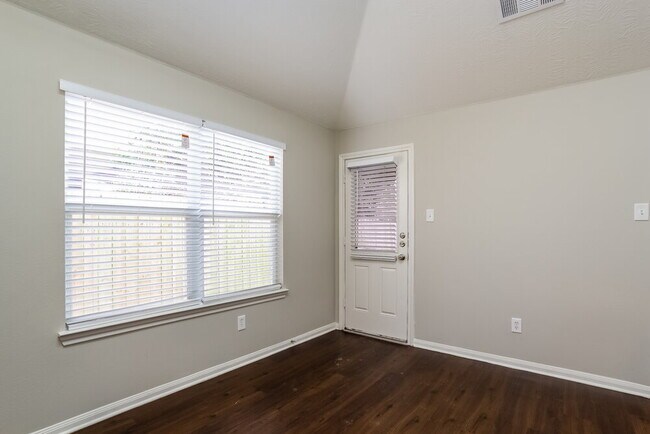 Photo - 13527 Ambrose St