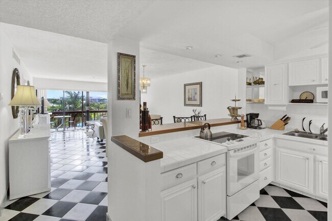 Photo - 3000 Presidential Way Unidad 406