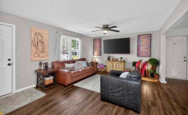 Photo - 108 Farmers Ln