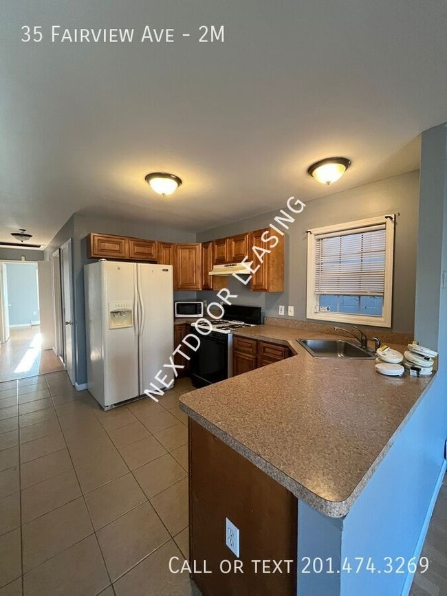 Building Photo - 35 Fairview Ave Unit 2M