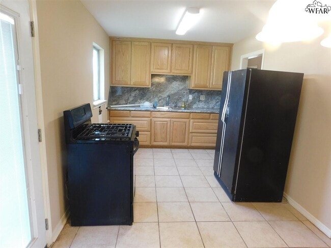 Photo - 103 Vaughn St