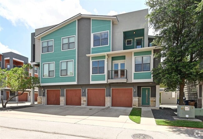 Building Photo - 1504 Lorraine Loop Unit B Rental