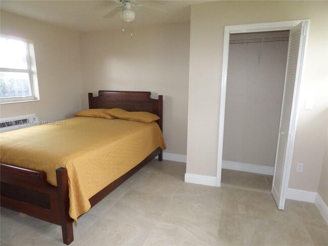 Photo - 19121 NE Miami Ct Unidad 2