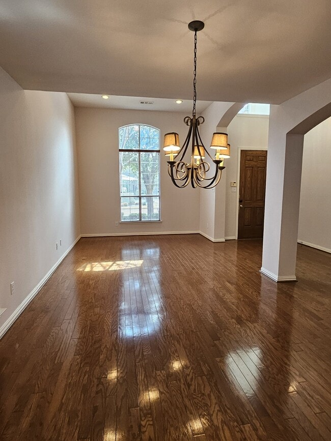 Photo - 1221 Capital Dr