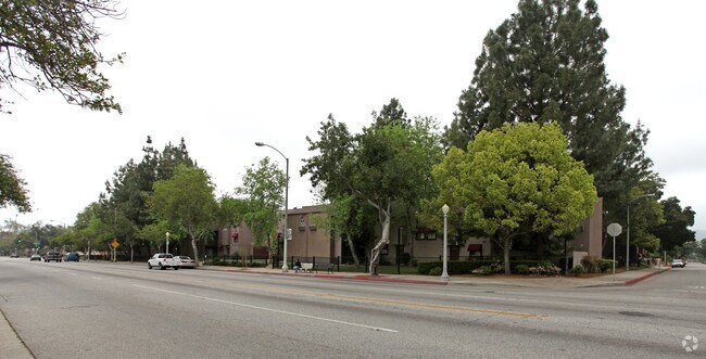Photo - Kings Villages Apartments