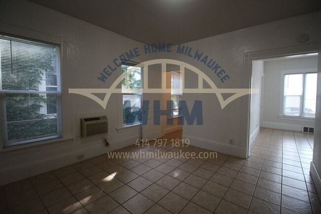 Photo - 1140 N 50th Pl