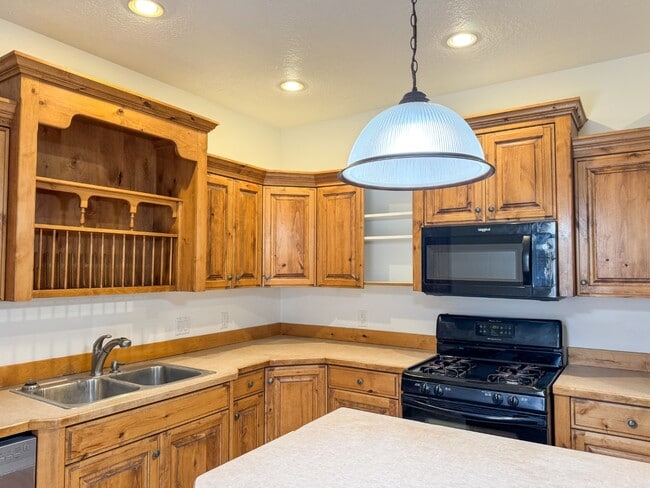 Photo - 1040 N 130 W