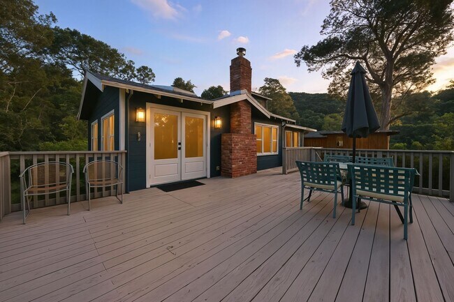 Photo - 3 Bed/2.5 Bath Multilevel Home with Amazin...